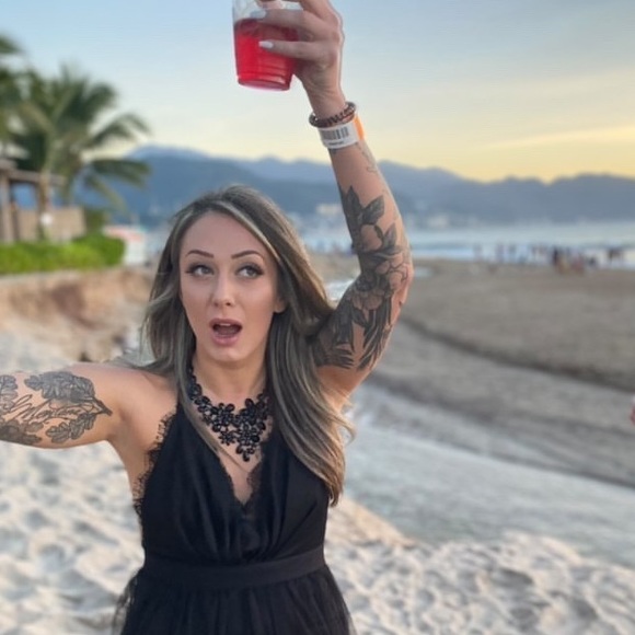 Meet your Posher, Mandy - Picture 1 of 1